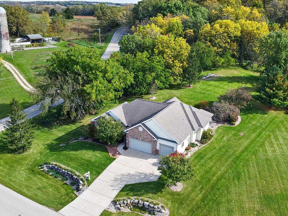 1st image of 1370 Connemara Ln