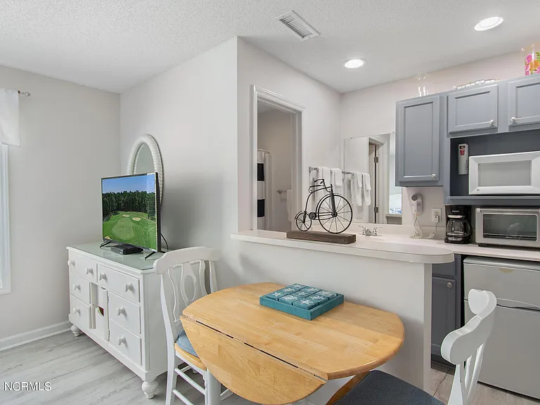 3350 Club Villas Dr #203 — Photo 7