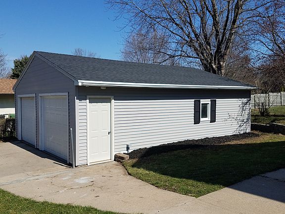 Detached Garage