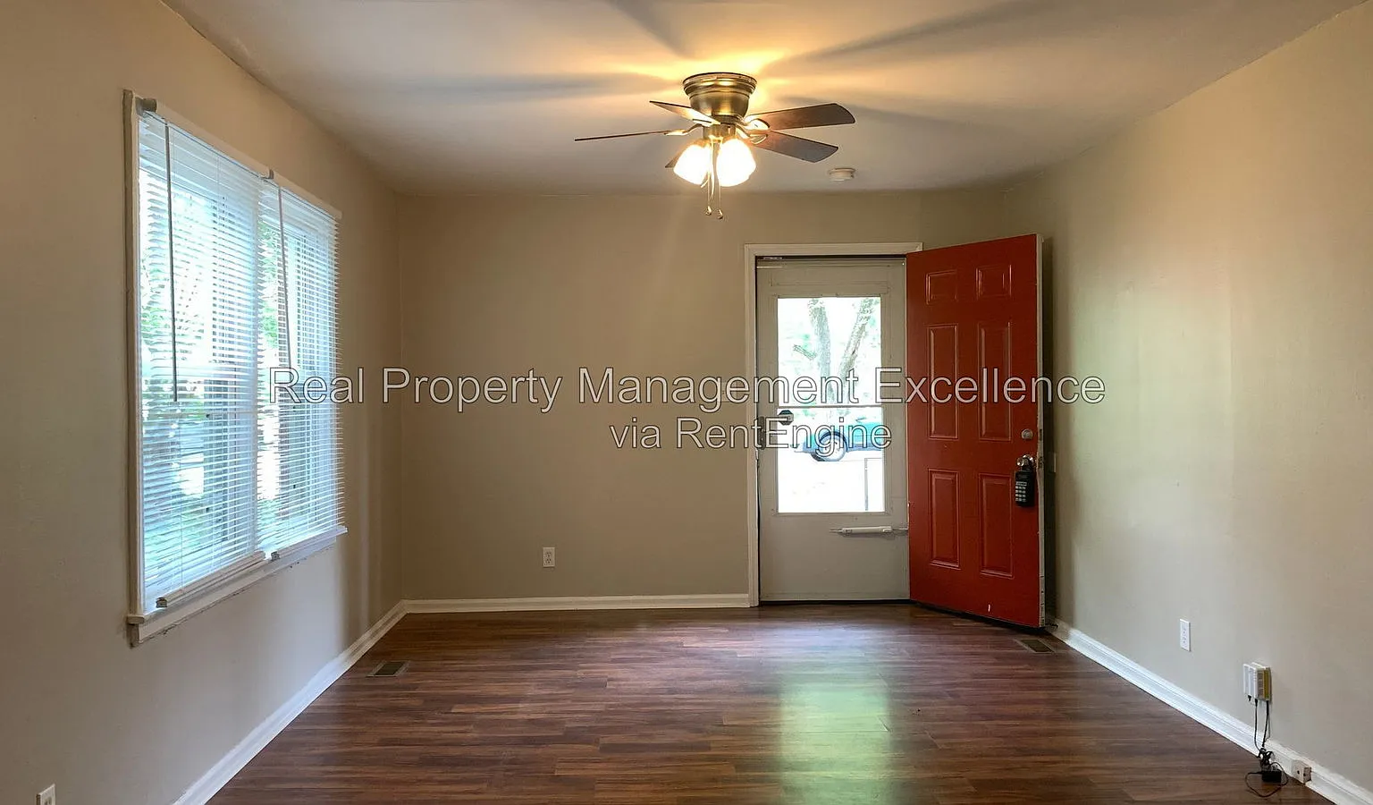 3 bed, 1.0 bath, 996 sqft, $1,495 — Photo 3