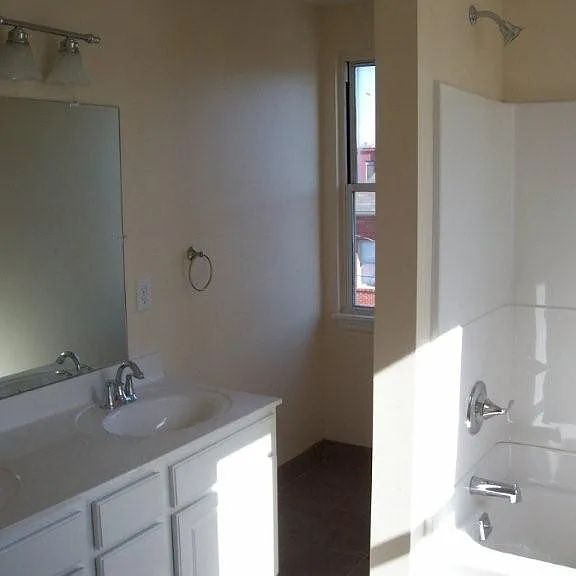 1802 Wharton St — Photo 2