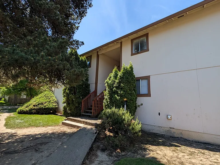 9610 SW Prairie Ter #A-B — Photo 1