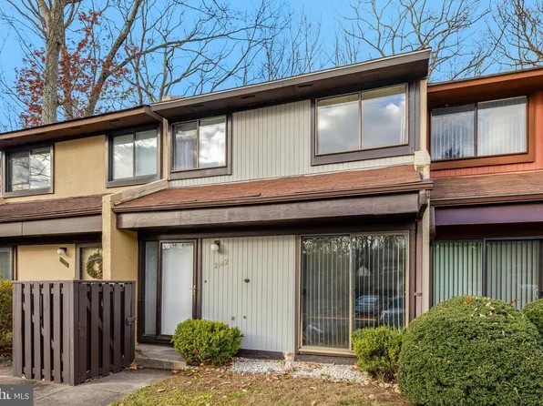 2142 Cartwright Pl, Reston, VA 20191