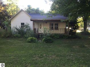 304 4th St, Breckenridge, MI 48615