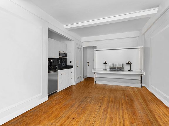 3rd image of 457 W 57th St #1411