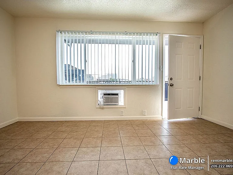 847 E Main St #4 — Photo 4