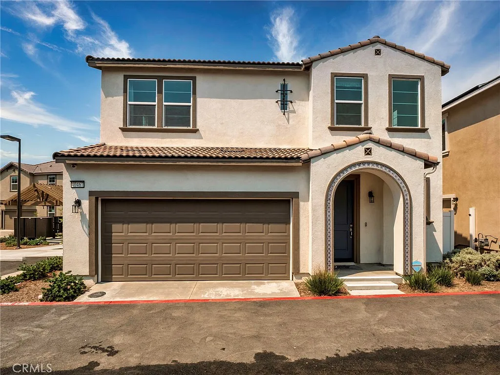 3 bed, 2.5 bath, 1665 sqft, $3,350 — Photo 2