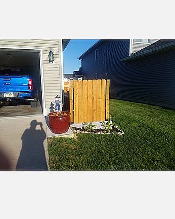 Garbage/recycle pad