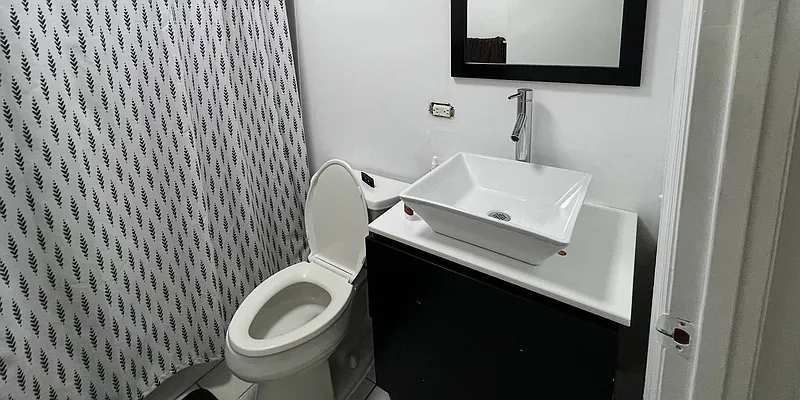 Rented by Mega Suite Realty | media 8