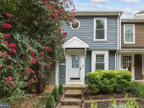 1679 Poplar Grove Dr, Reston, VA 20194