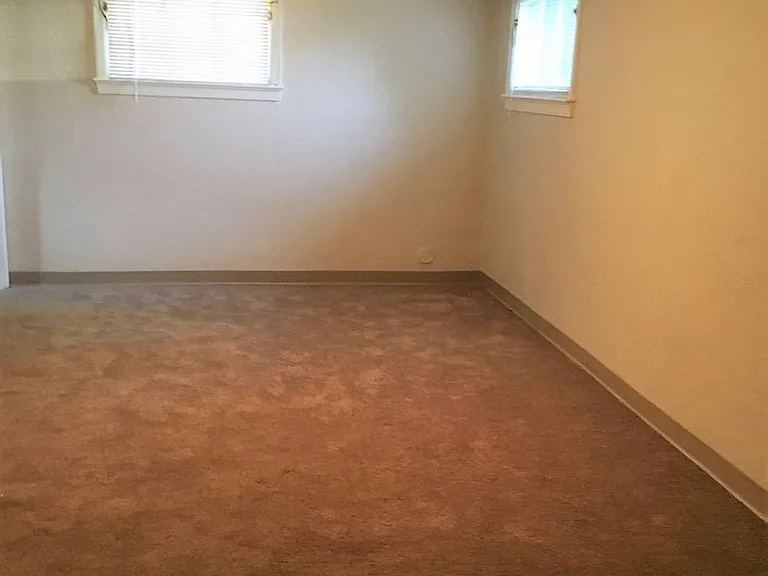 518 Wyoming Ave — Photo 2