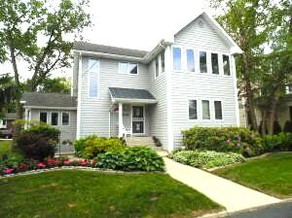 8508 Pine Ave, Gary, IN 46403