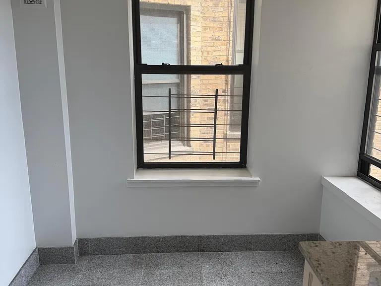 658 W 188th St #5E — Photo 4
