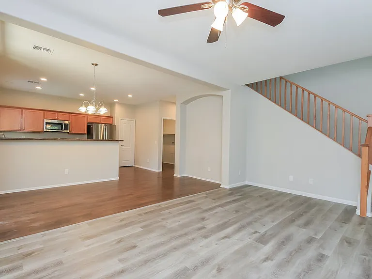 899 S Pheasant Dr — Photo 5