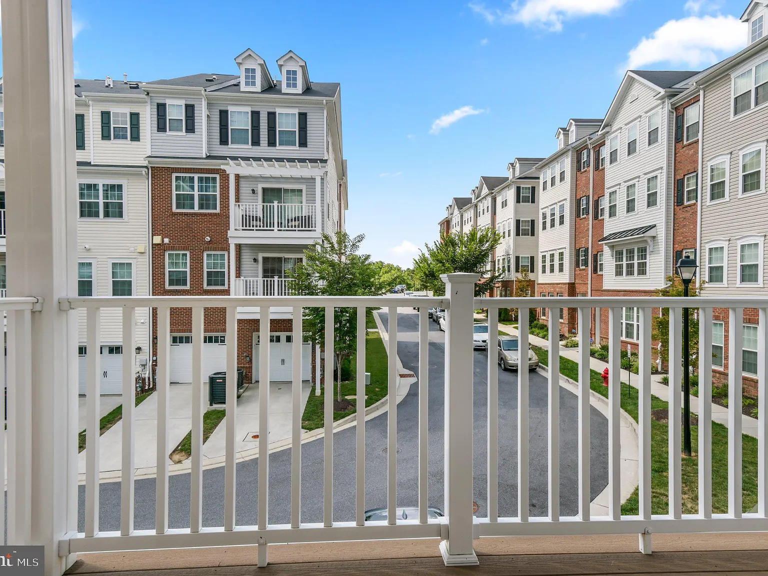 2 bed, 2.5 bath, 1709 sqft, $3,000 — Photo 3