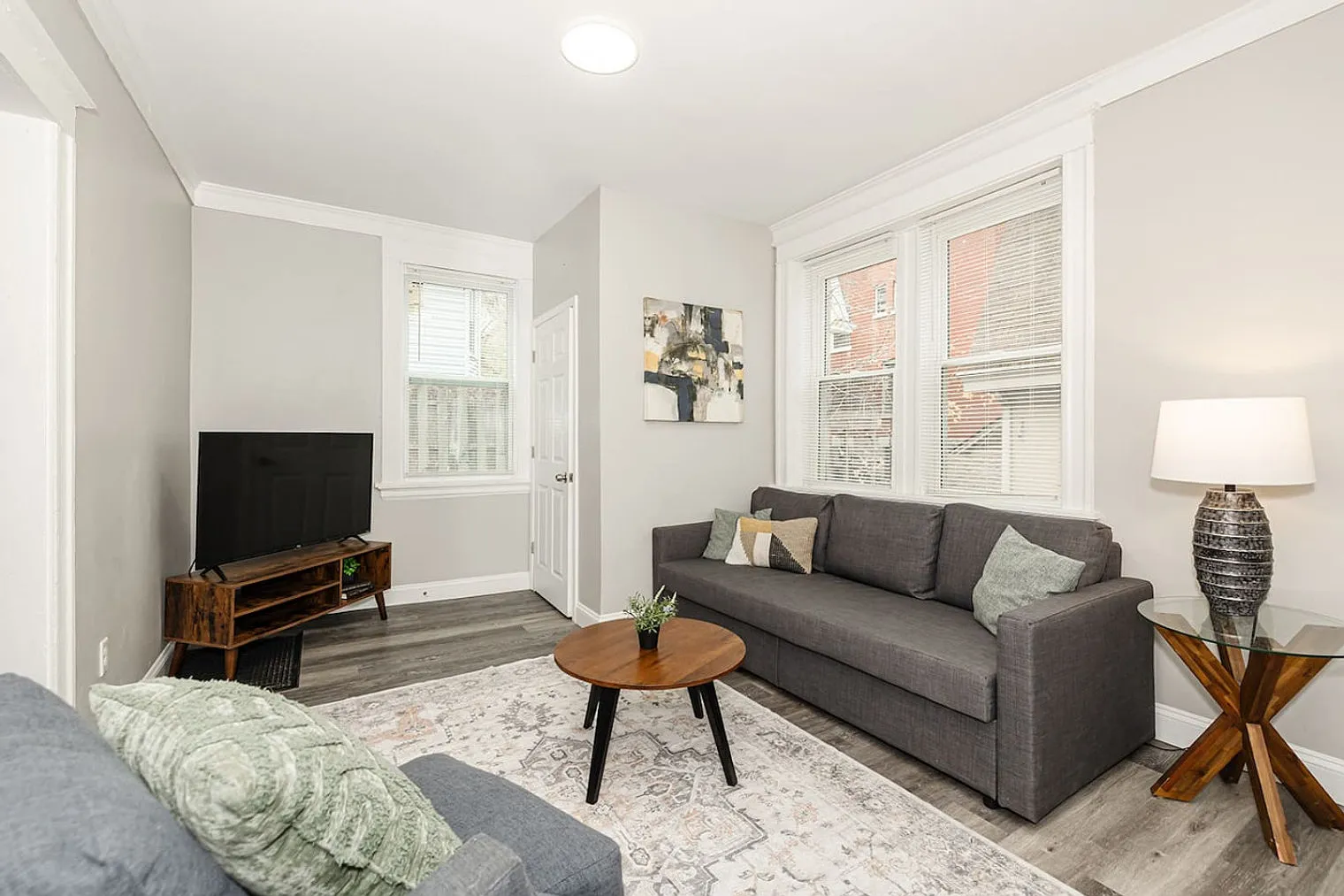 3 bed, 1.0 bath, 1776 sqft, $3,511 — Photo 1