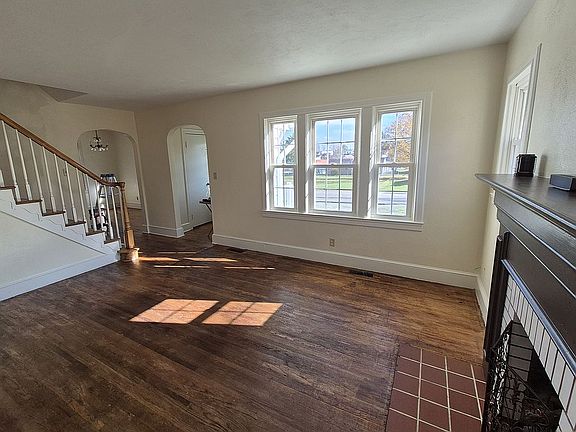 4th image of 204 Sunnyhill Dr