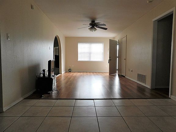 3rd image of 133 NE Fullerton St