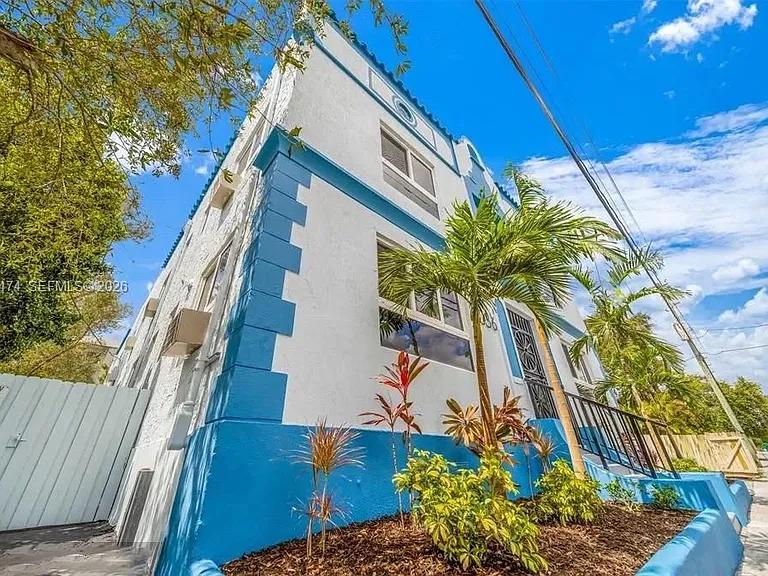 1036 SW 5th St #8 — Photo 11