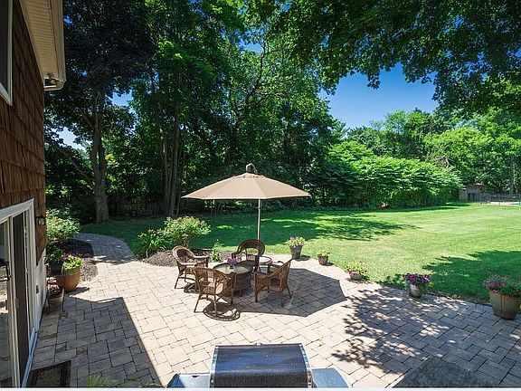 patio view off kitchen