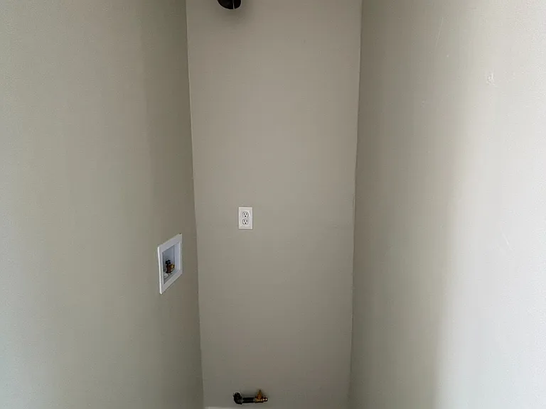 27-29 N Munn Ave #2 — Photo 1
