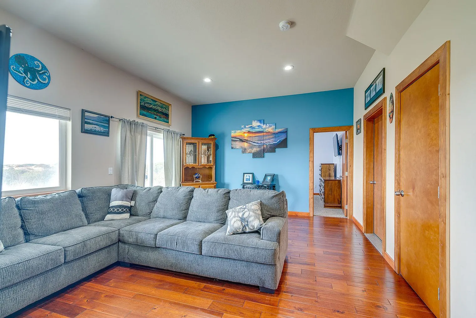 4 bed, 2.0 bath, 2798 sqft, $4,419 — Photo 1