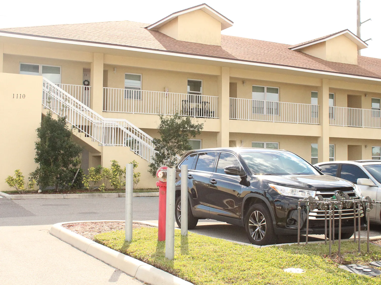 2 bed, 1019 sqft, $1,490 — Photo 1