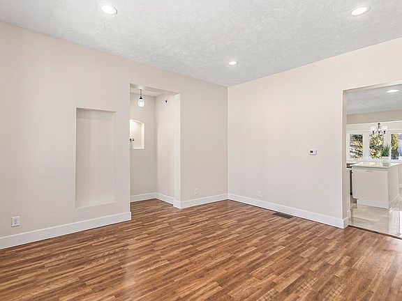 5th image of 1445 Montgomery Ave