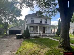 121 N Henry St, Elmore, MN 56027