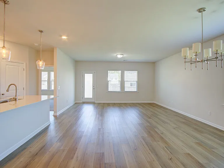 714 McRoy St — Photo 7