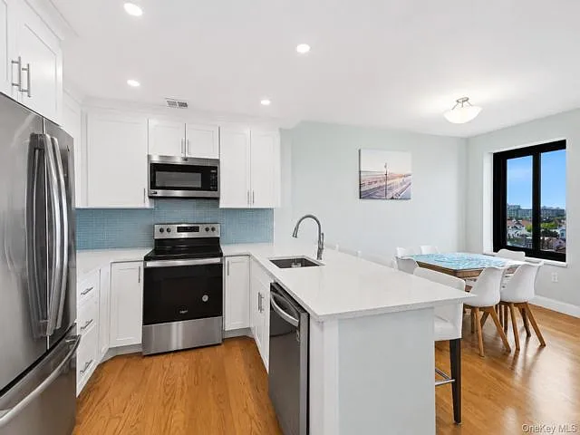 100 W Broadway #6C — Photo 5