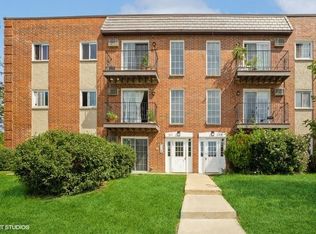 111 W Elk Trl APT 310, Carol Stream, IL 60188