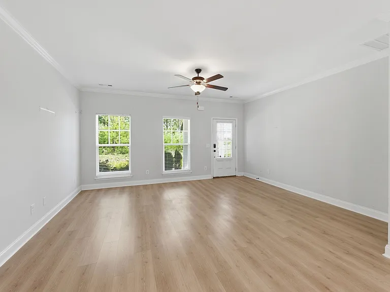 1021 Milson Ln — Photo 5