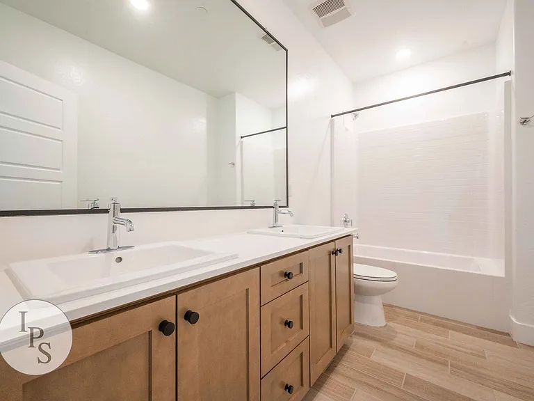 2830 E Tamarind Dr — Photo 22