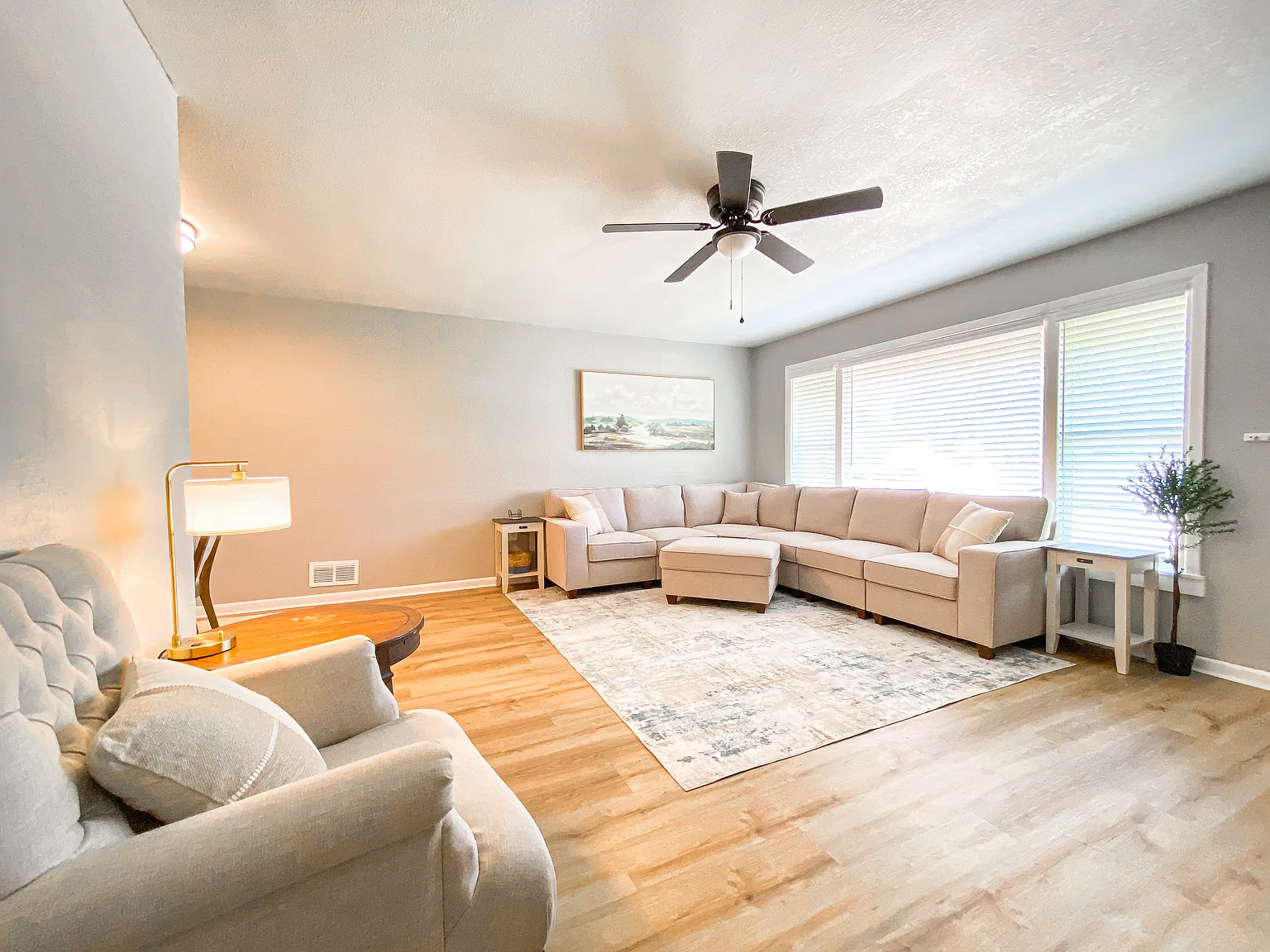 4 bed, 2219 sqft, $6,500 — Photo 3