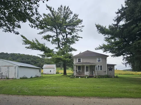 102 W Springwater Ave, Wadena, IA 52169