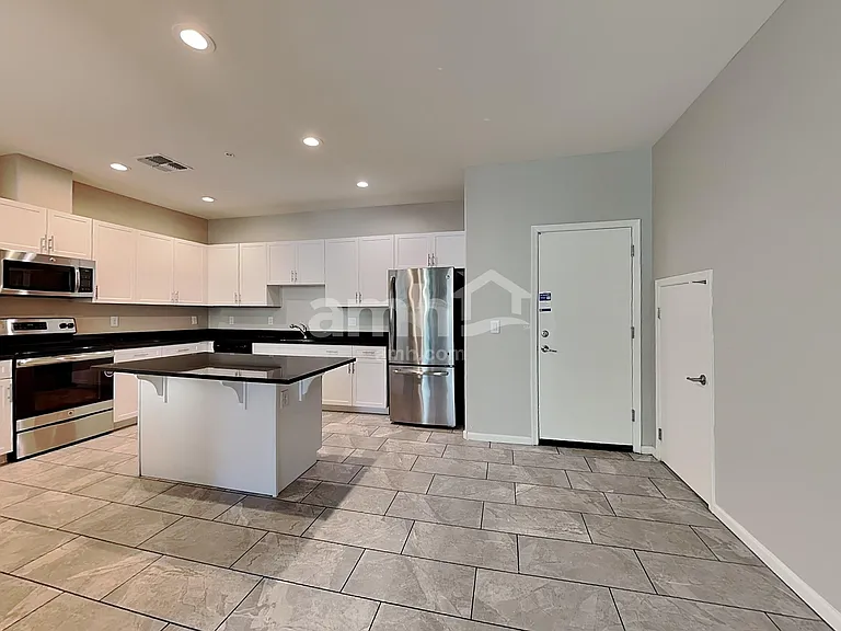 20785 W Thomas Rd — Photo 4