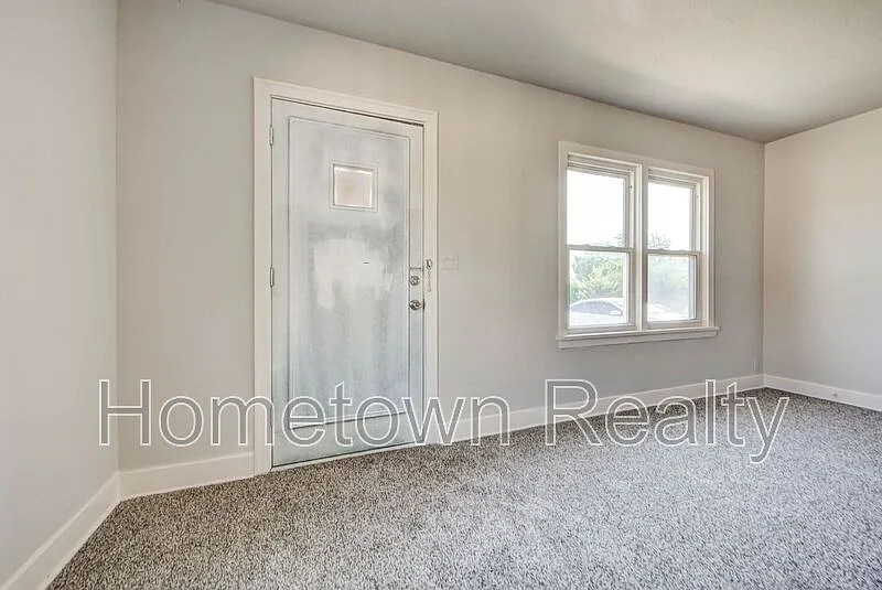 2 bed, 1.0 bath, 1748 sqft, $850 — Photo 4
