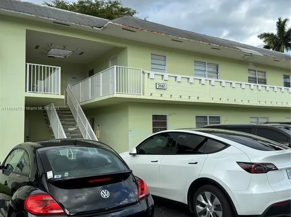 7610 SW 82nd St APT J208, Miami, FL 33143