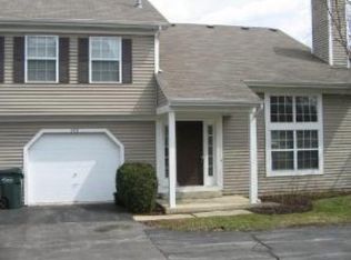 272 Butternut Ln, Streamwood, IL 60107