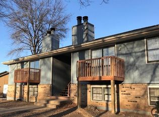 719 NE Barnes Dr APT B, Lees Summit, MO 64086
