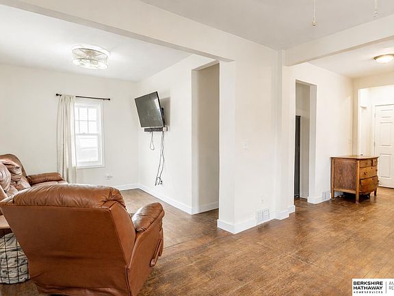 5th image of 4706 Franklin St