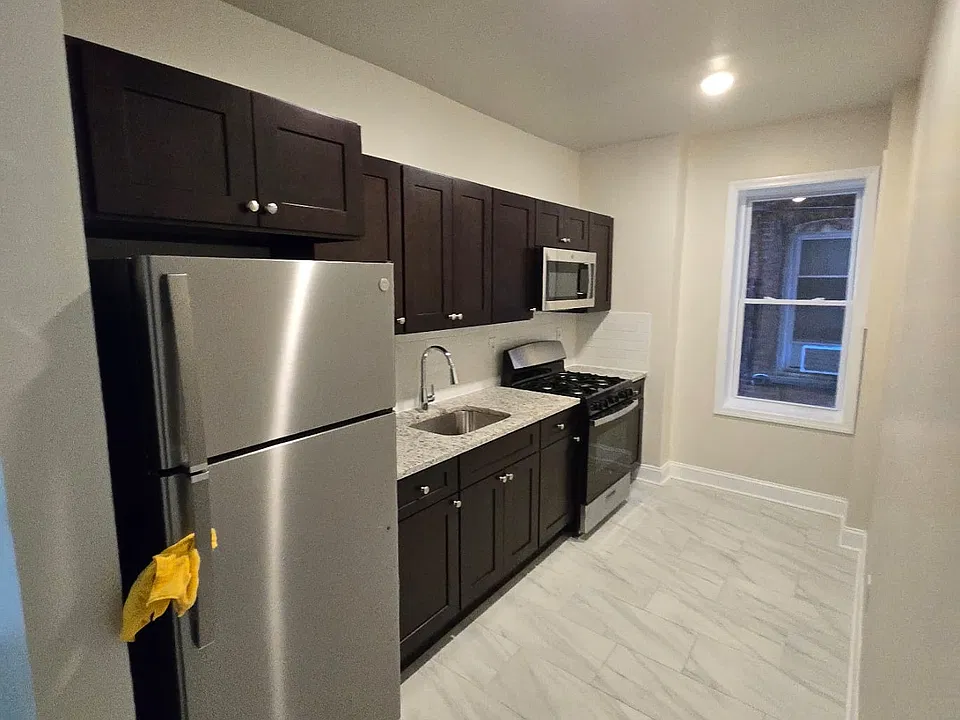 967 Summit Ave #5