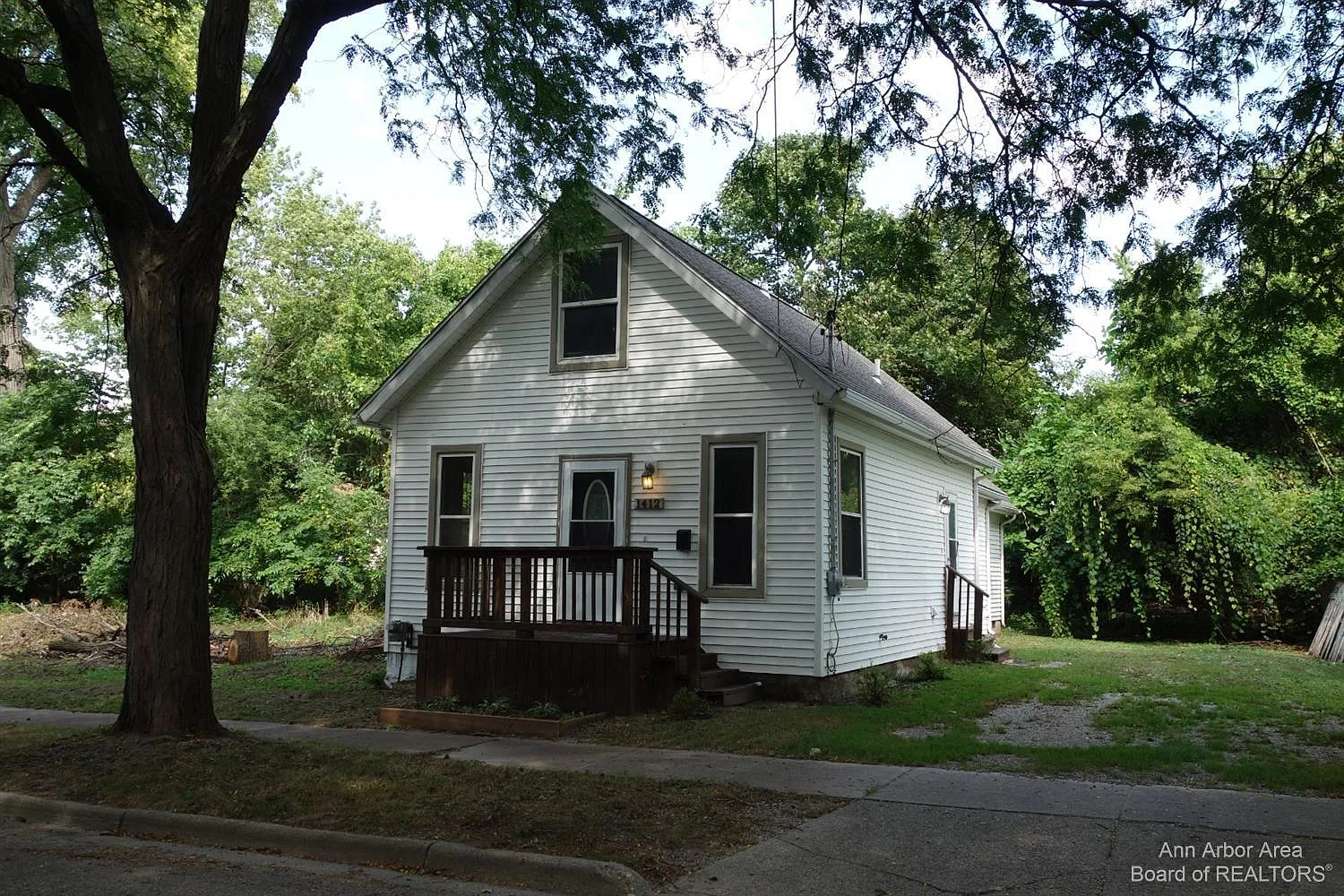 1412 Chapin St photo 1