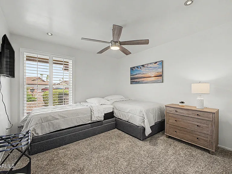 2445 S Catarina — Photo 26