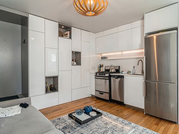 4th image of 2846 N Christiana Ave #G