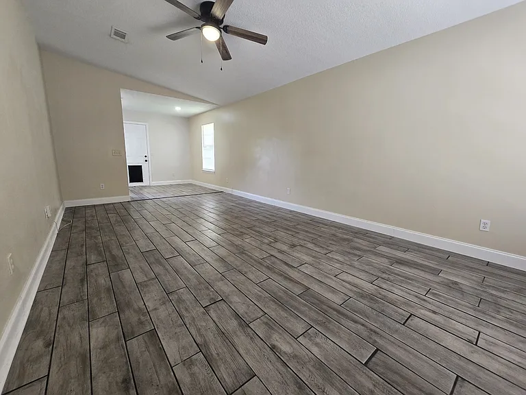 8900 Forest Oak Dr — Photo 4