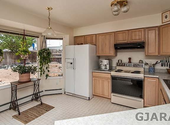 4th image of 266 E Hanover Cir