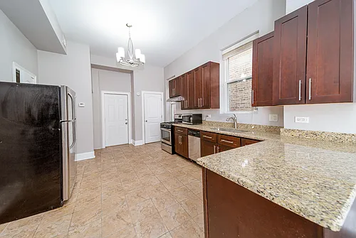 943 N Ashland Ave #2R Photo 1