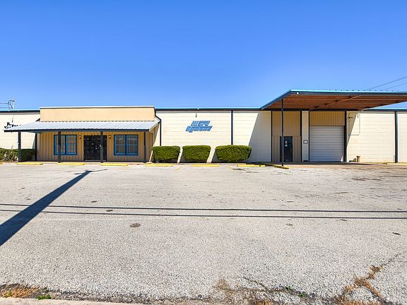 2nd image of 2121 Ceegee St